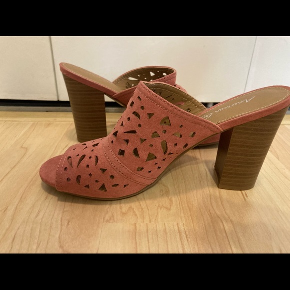 Size 6.5 American Eagle Dusty Rose Laser-cut Clogs - Picture 6 of 15